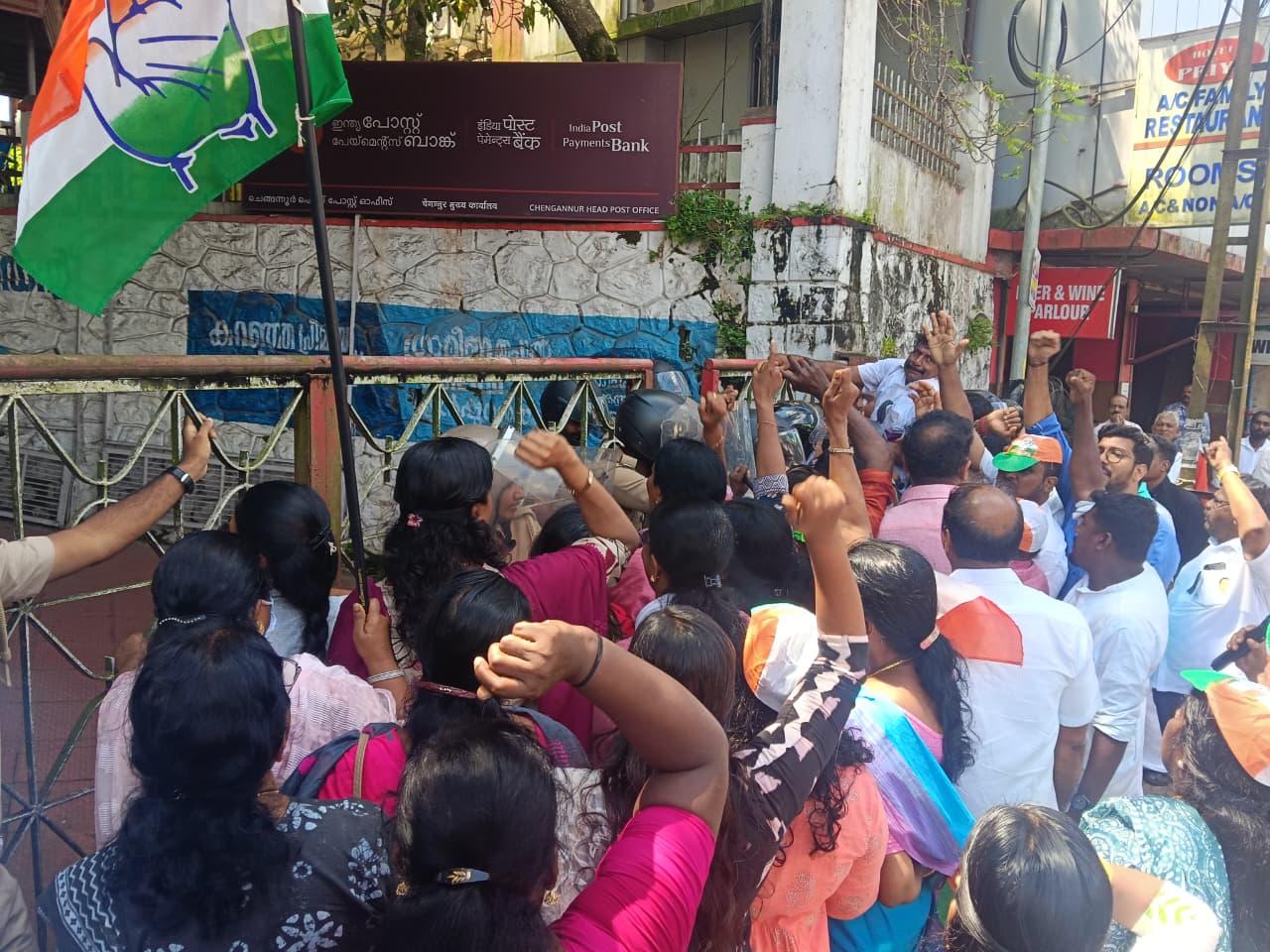 ഗ്യാനേഷ്കുമാറിൻ്റെ രാജി ആവശ്യപ്പെട്ട് ചെങ്ങന്നൂർ ബ്ലോക്ക് കോൺഗ്രസ്സ് കമ്മറ്റി പോസ്റ്റ് ആഫീസിലേക്ക് പ്രതിഷേധ മാർച്ച് നടത്തി 